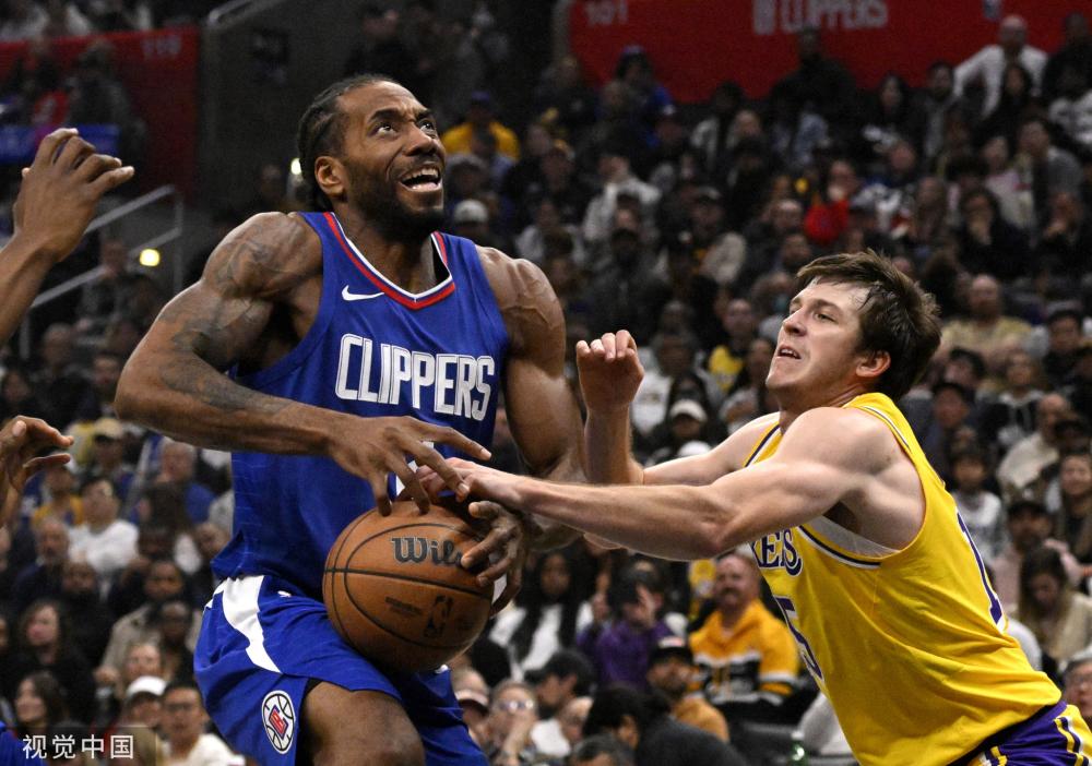 她的坚定不 她的坚定不