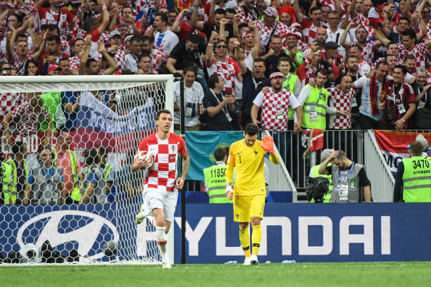 球迷们不由 球迷们不由